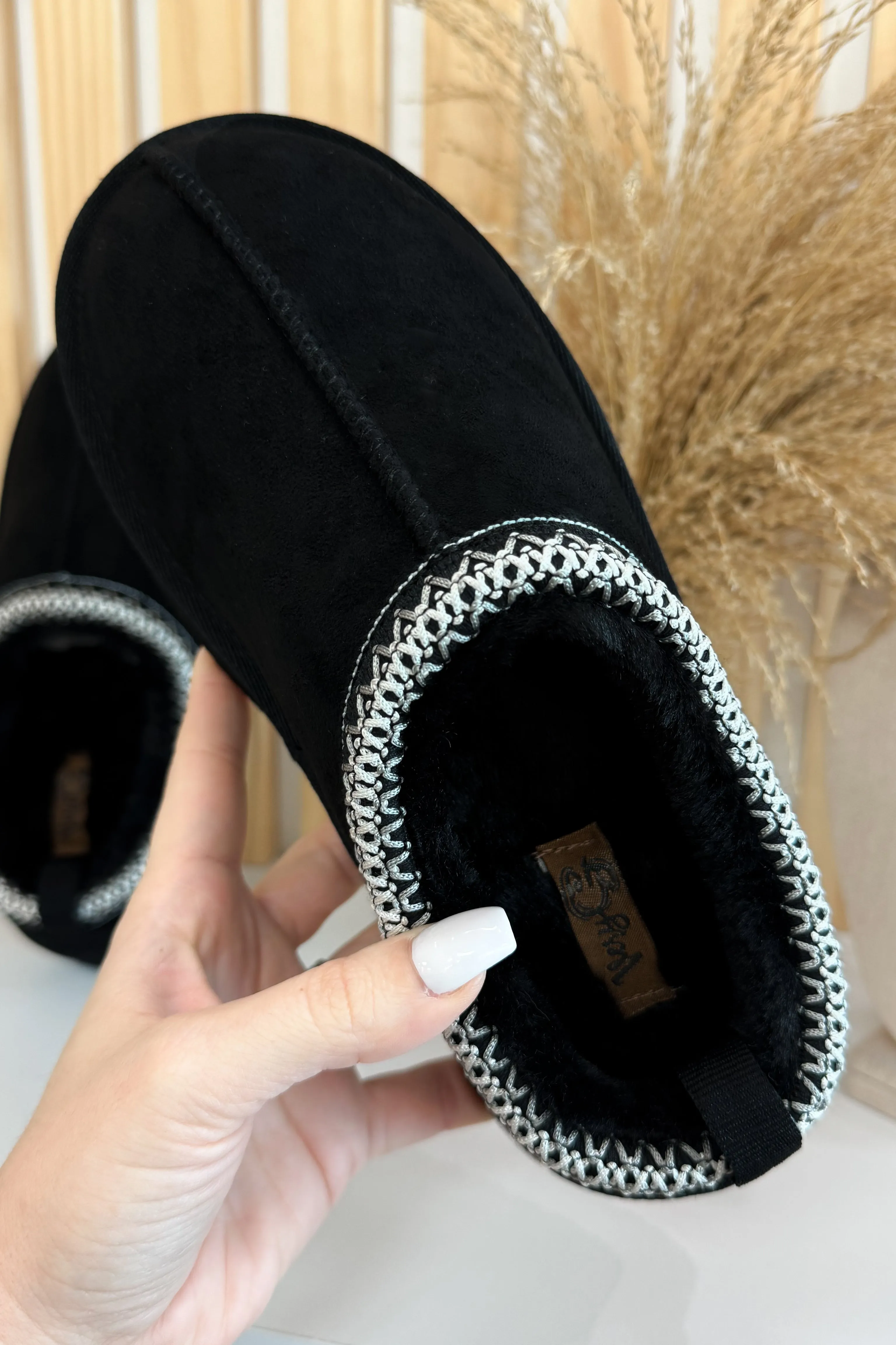 Very G Charlie Slippers (Black)